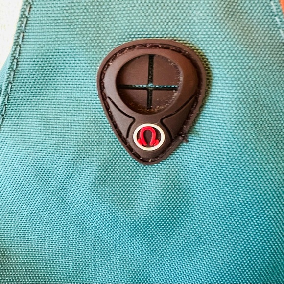 MOSISO Sling Backpack, Multipurpose Crossbody Shoulder Bag Travel Hiking Daypack - Picture 8 of 12